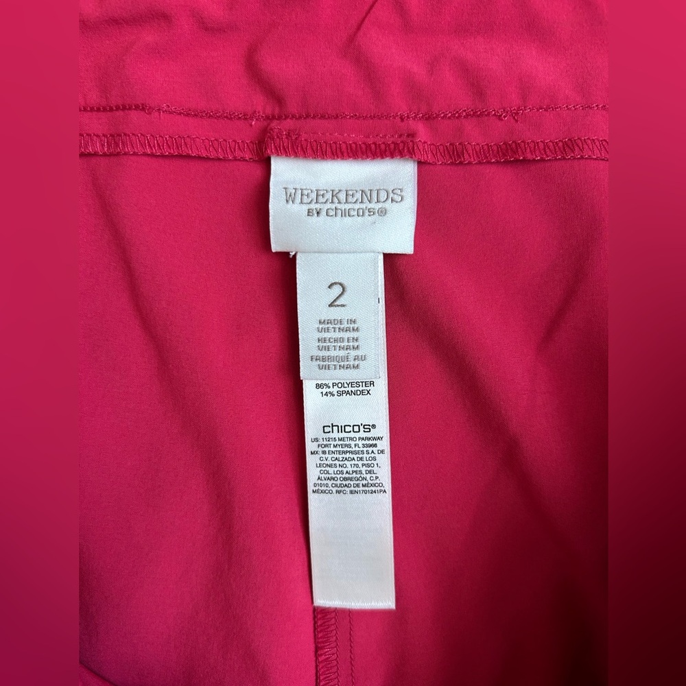 WEEKENDS by Chico’s Pull on Capri Length Lightweight Size 2 (12-14) - Picture 2 of 6
